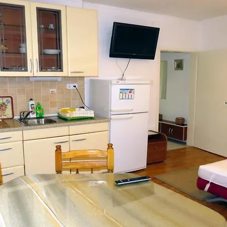 Corluka Apartment *
