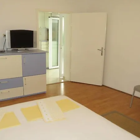 Corluka Apartment *